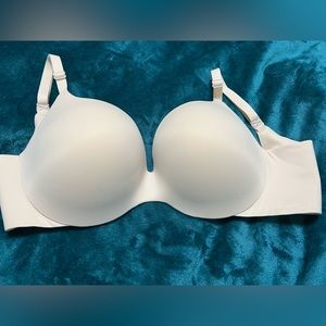 Victoria’s Secret perfect shape cream padded push up bra size 34DDD. Like new.